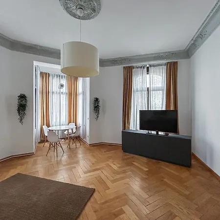 Apartment Altbau-flair, Trendviertel, 2p, Wifi, Modern, Fahrstuhl