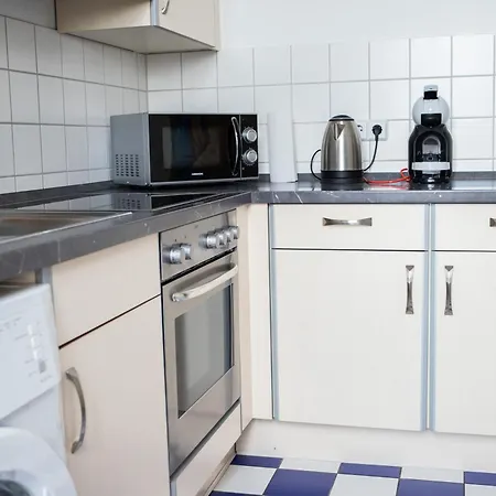 Altbau-flair, Trendviertel, 2p, Wifi, Modern, Fahrstuhl * شيمنيتز