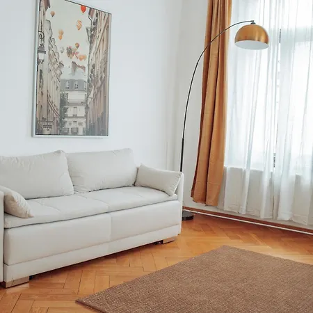 Apartment Altbau-flair, Trendviertel, 2p, Wifi, Modern, Fahrstuhl